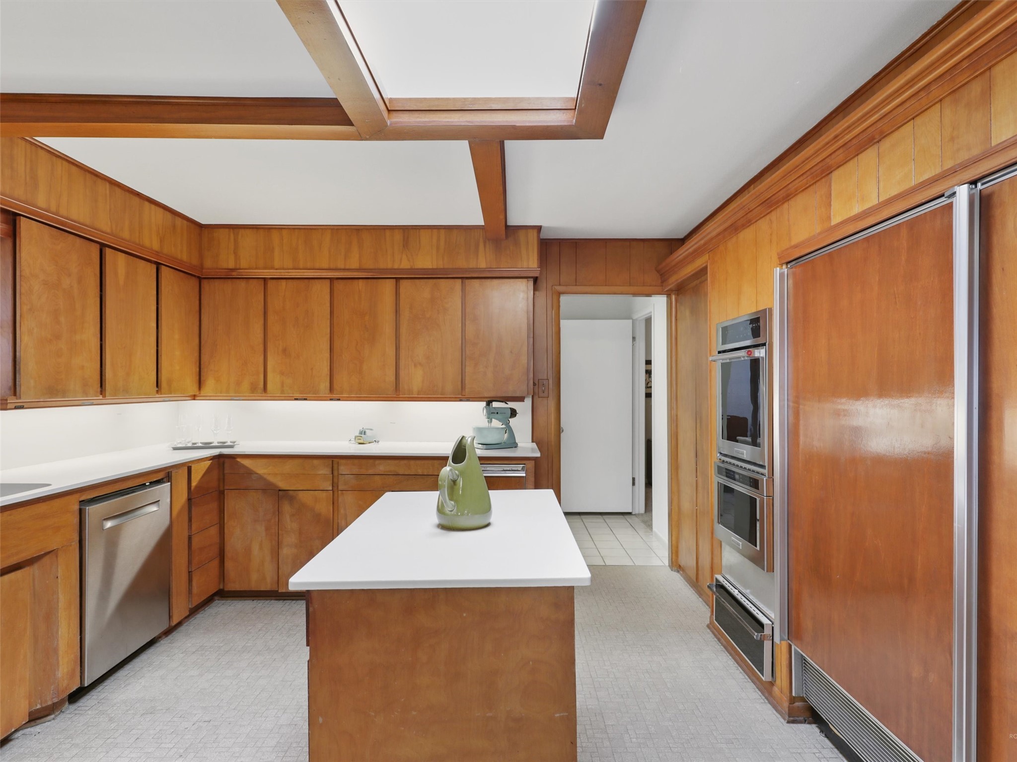 1102 N Graves Street