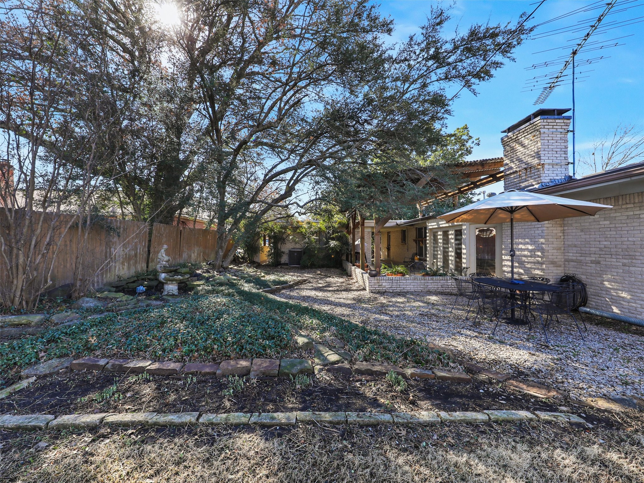 1102 N Graves Street