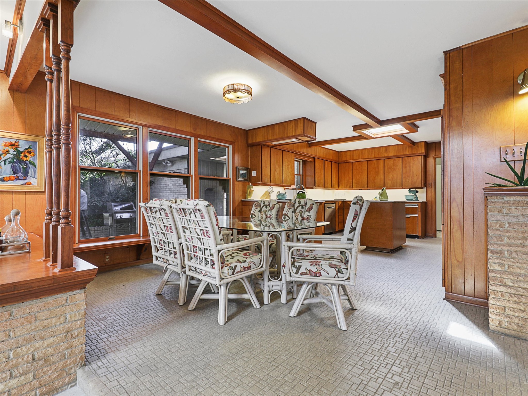 1102 N Graves Street