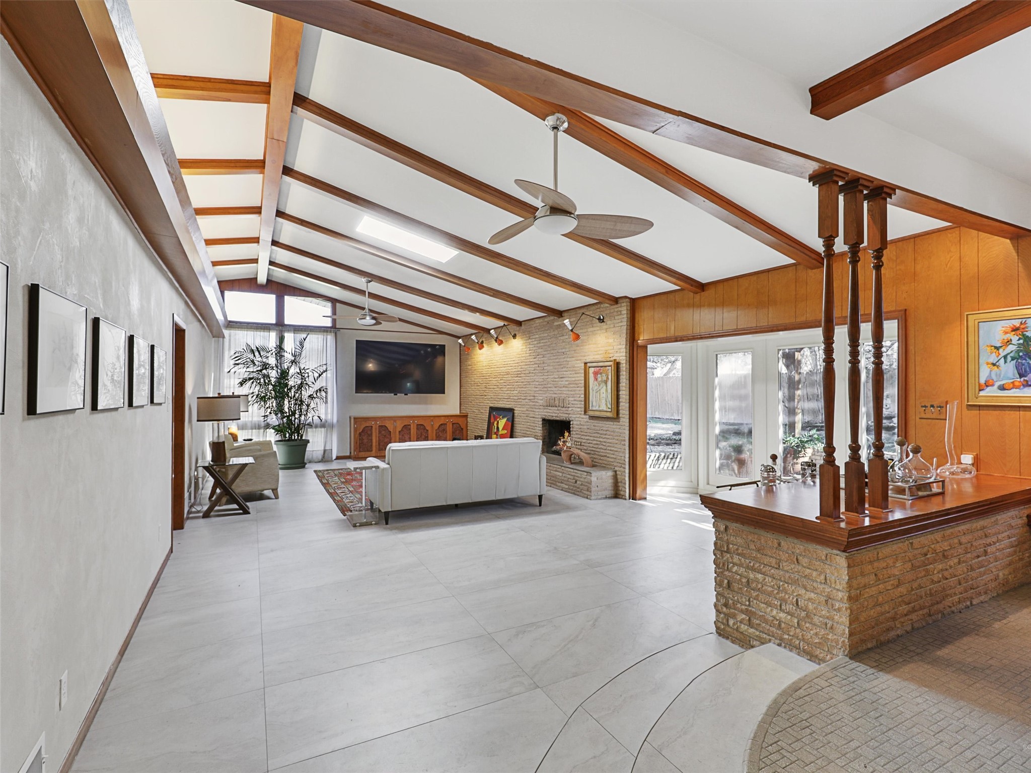 1102 N Graves Street