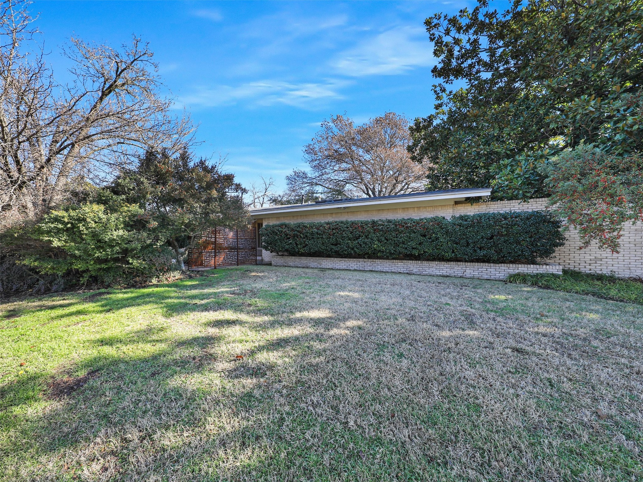 1102 N Graves Street