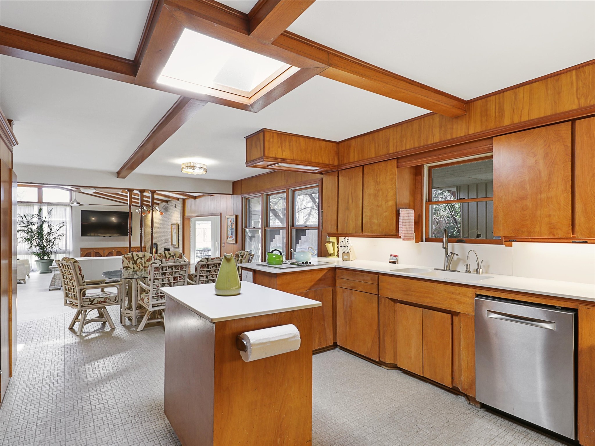 1102 N Graves Street