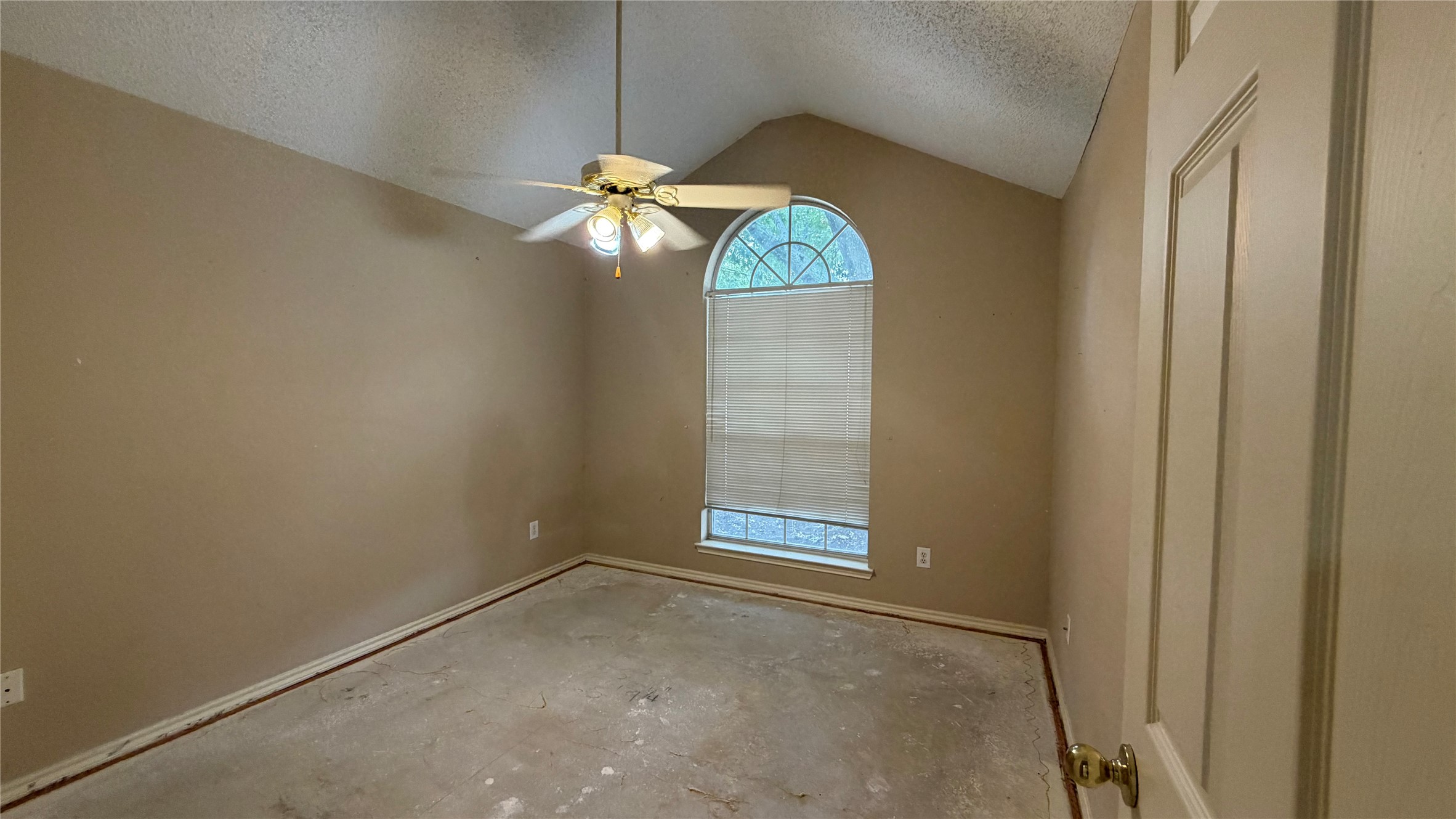 2718 High Pointe Boulevard