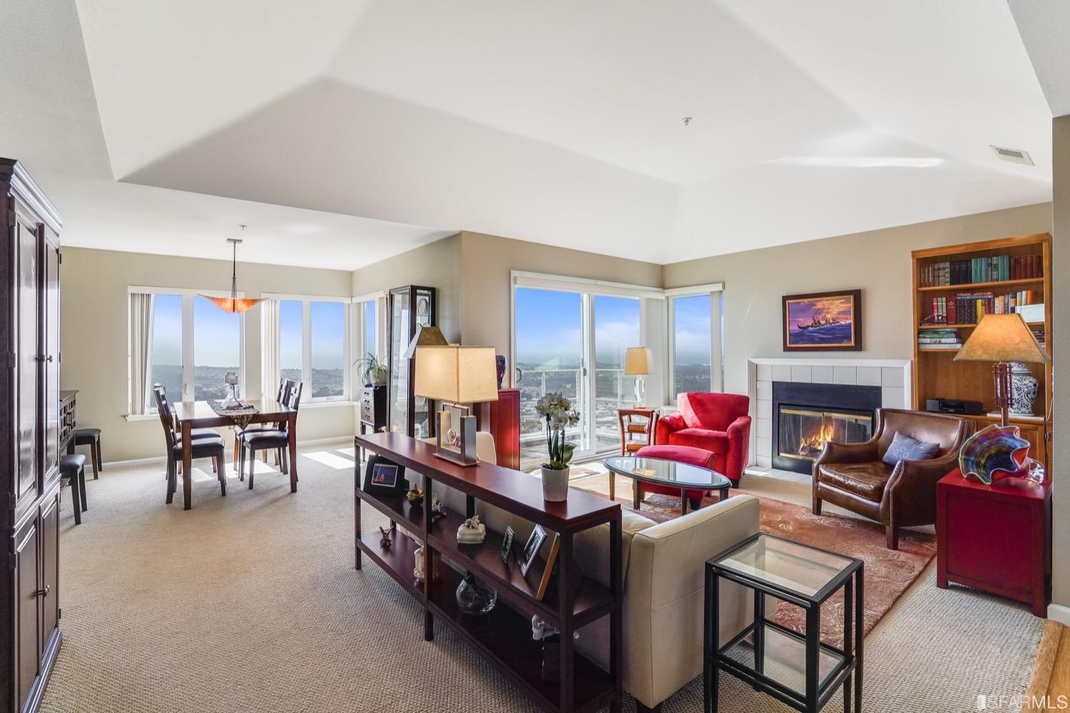 323 Green Ridge Drive Unit: 4