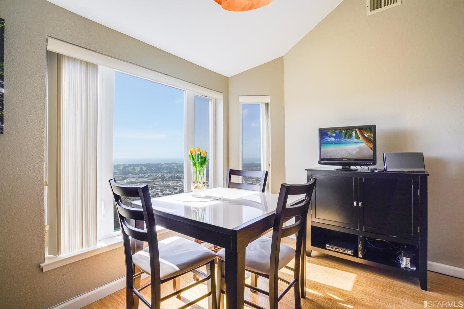 323 Green Ridge Drive Unit: 4