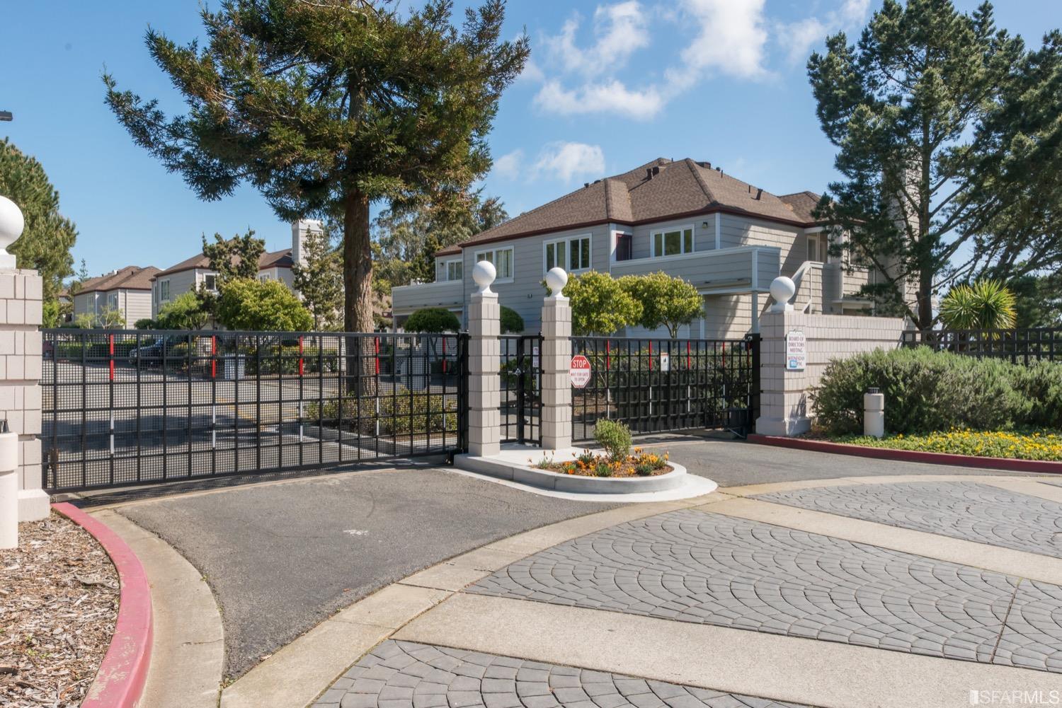 323 Green Ridge Drive Unit: 4
