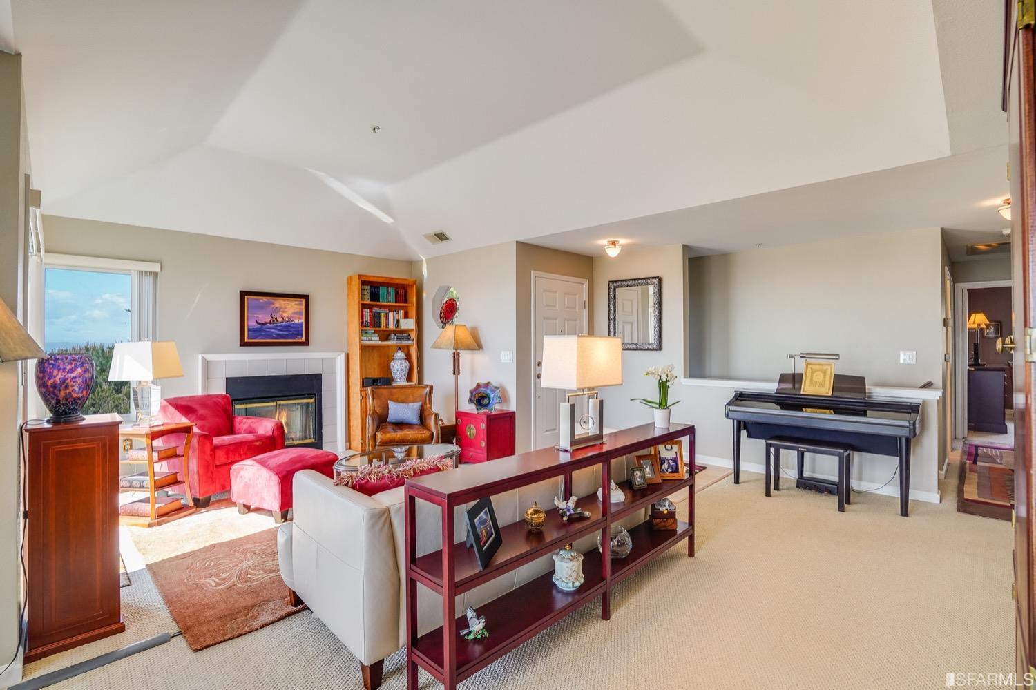 323 Green Ridge Drive Unit: 4