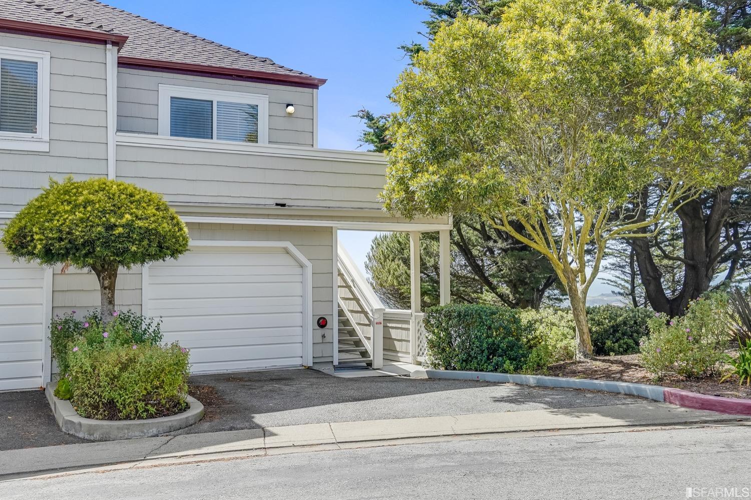 323 Green Ridge Drive Unit: 4