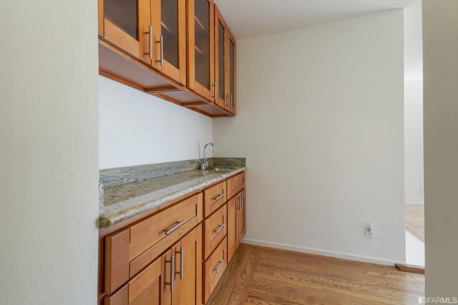 2711 Octavia Street Unit: 201