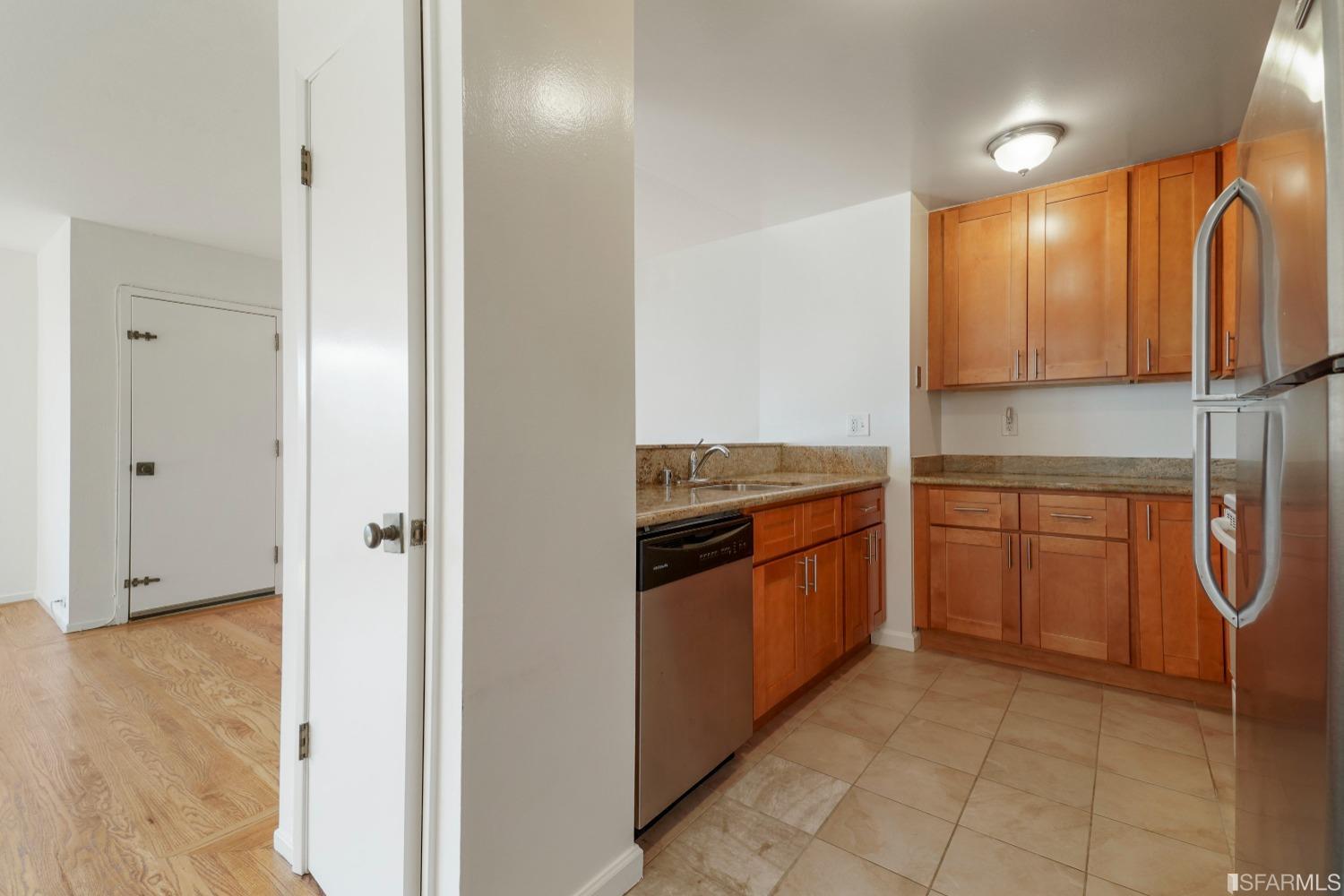 2711 Octavia Street Unit: 201