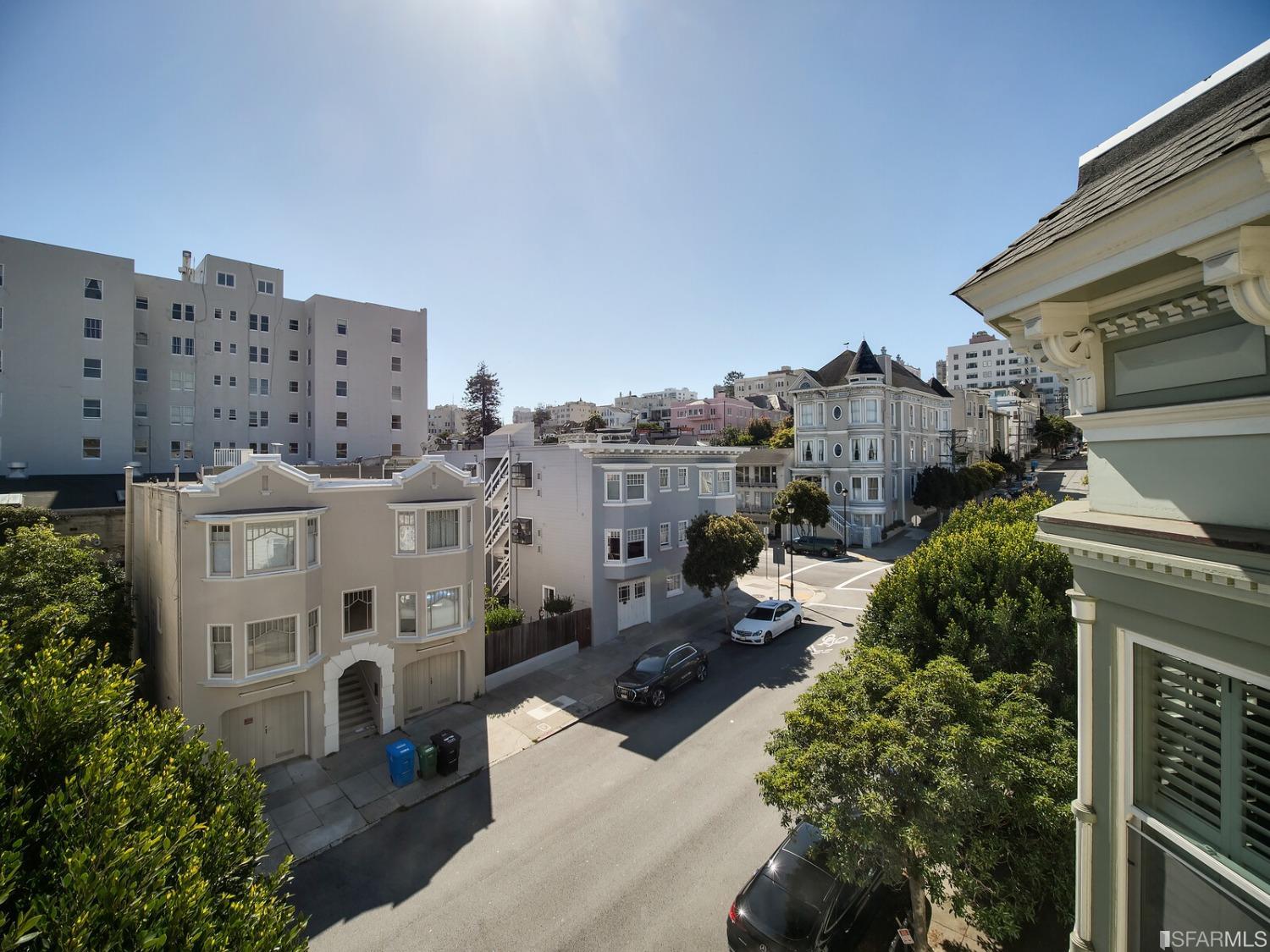 2711 Octavia Street Unit: 201