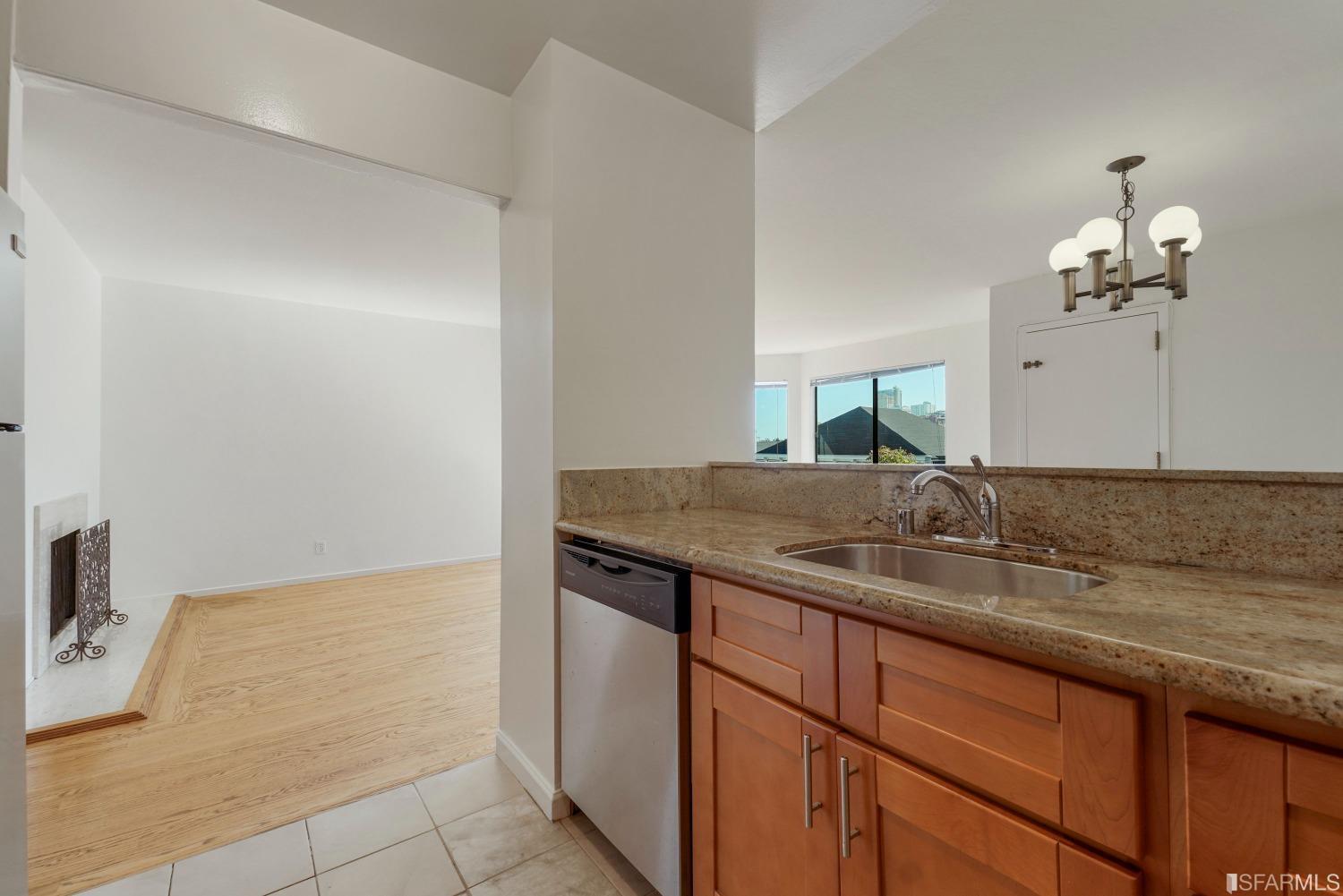 2711 Octavia Street Unit: 201