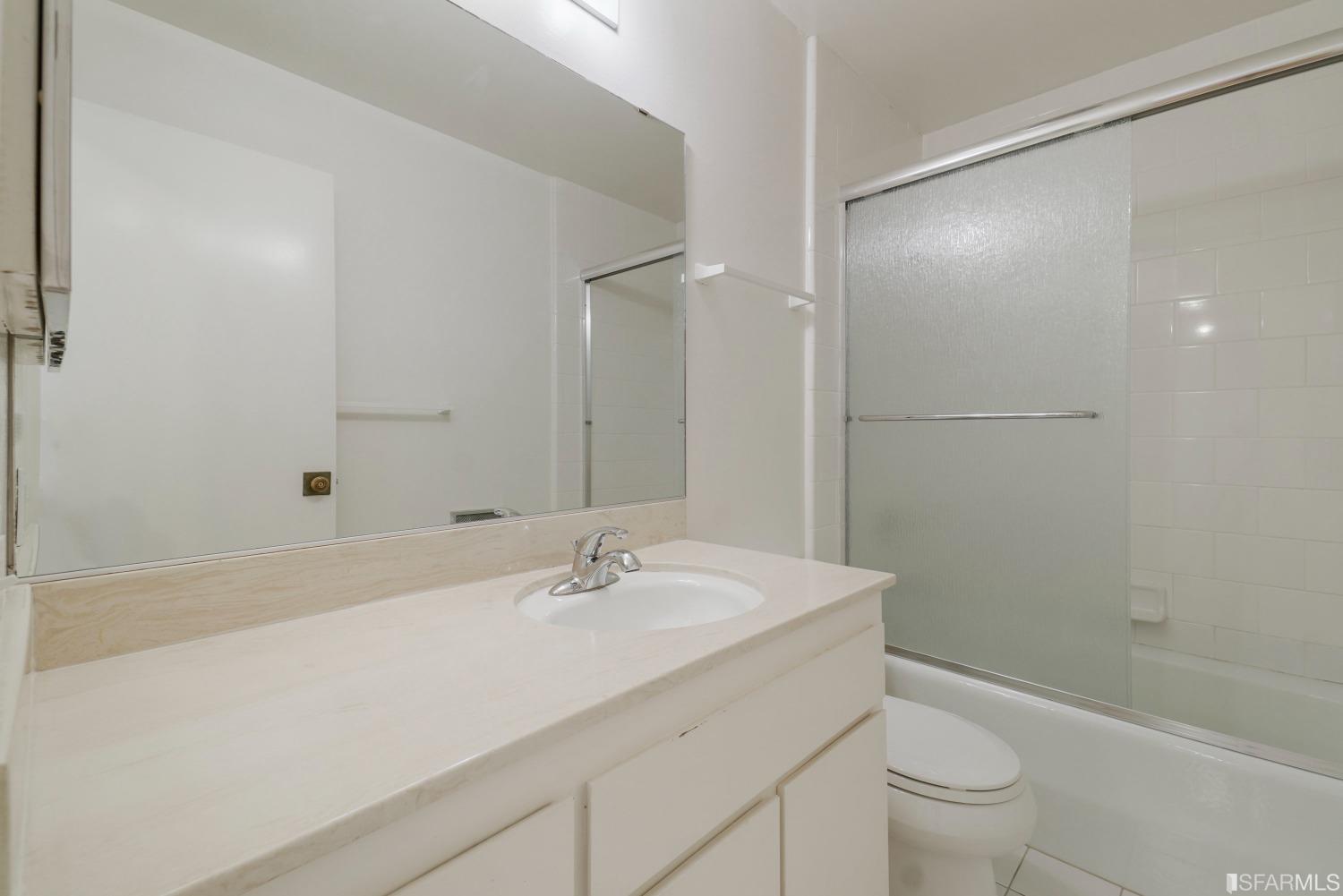 2711 Octavia Street Unit: 201