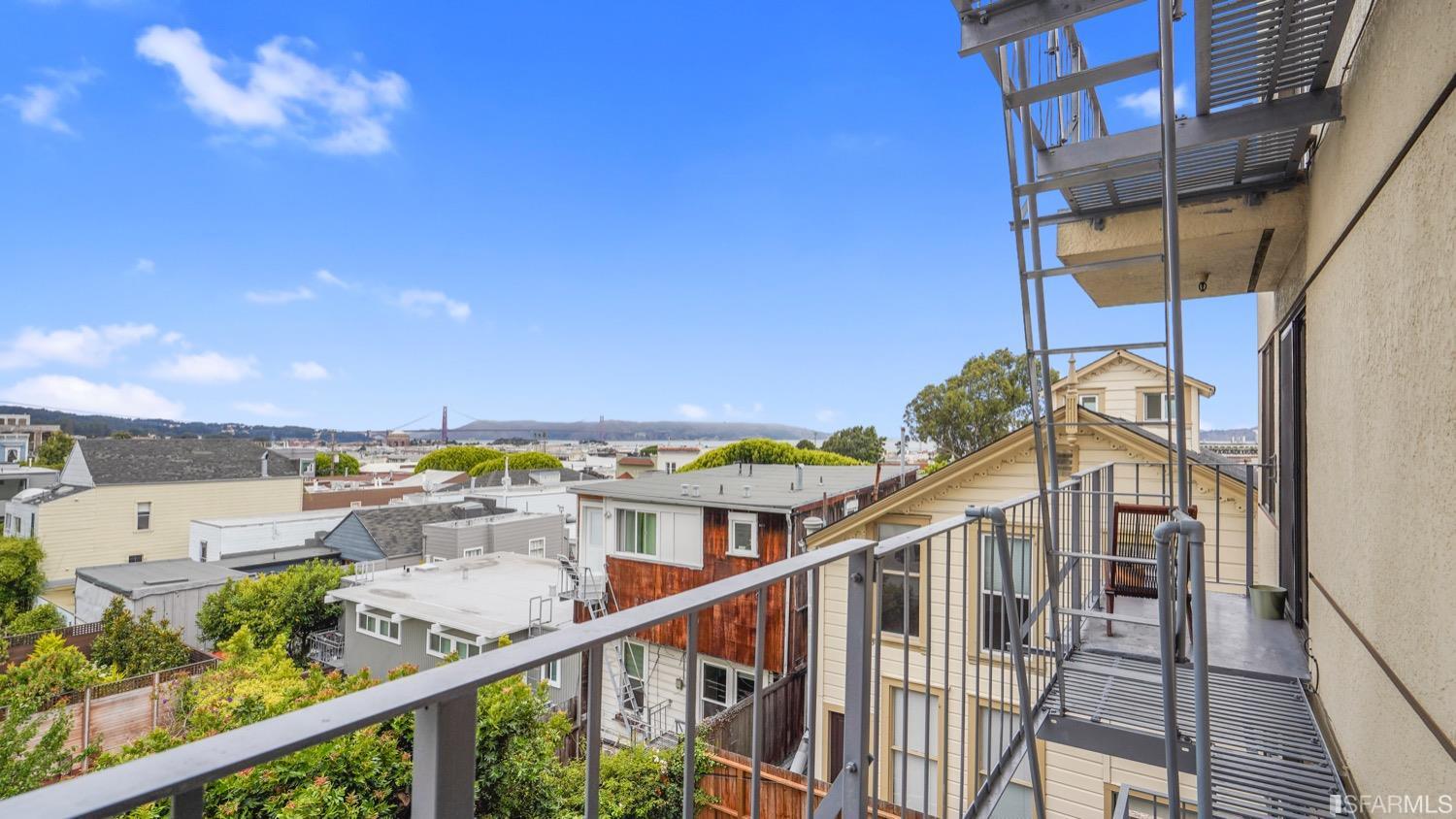 2711 Octavia Street Unit: 203