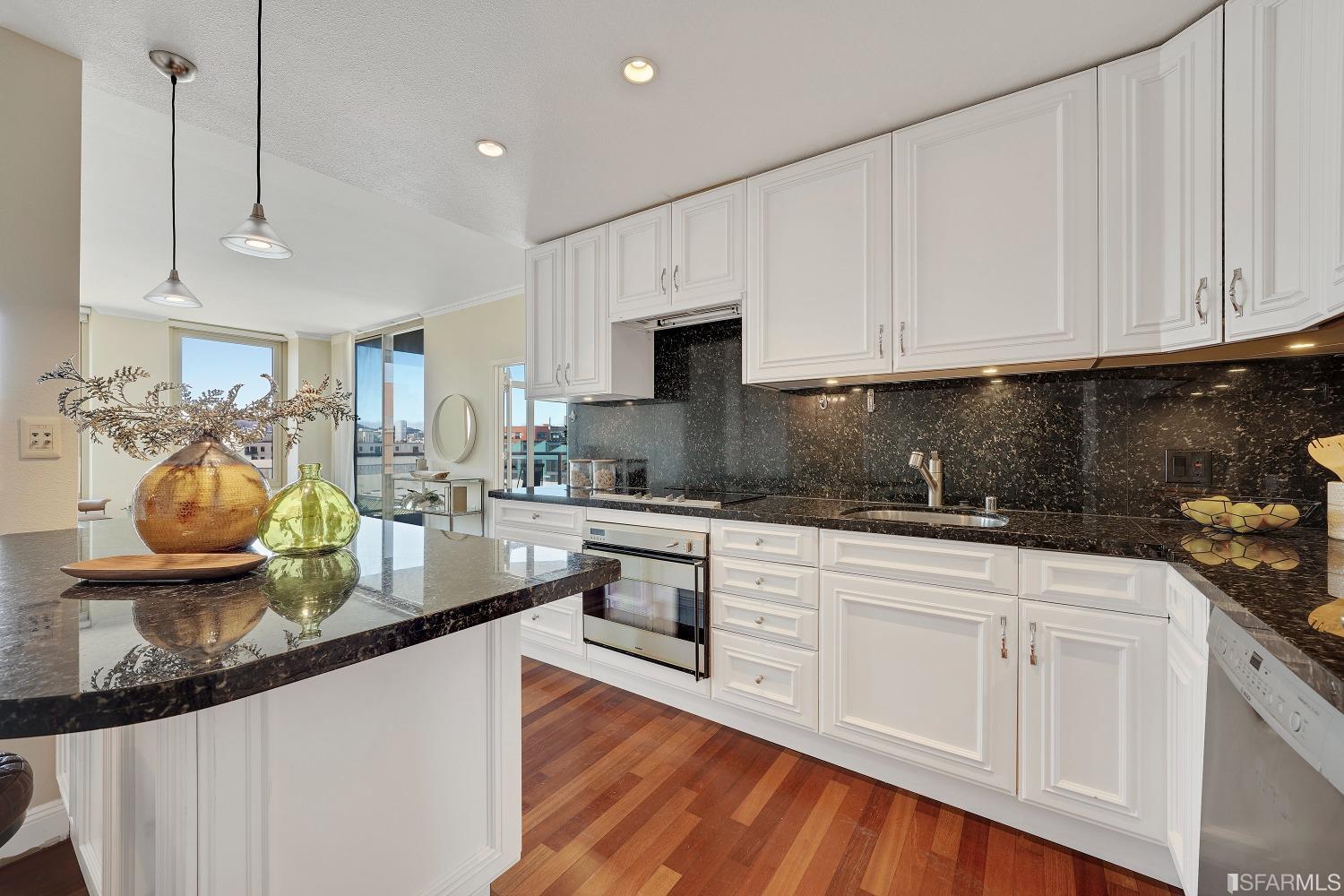 88 King Street Unit: 713