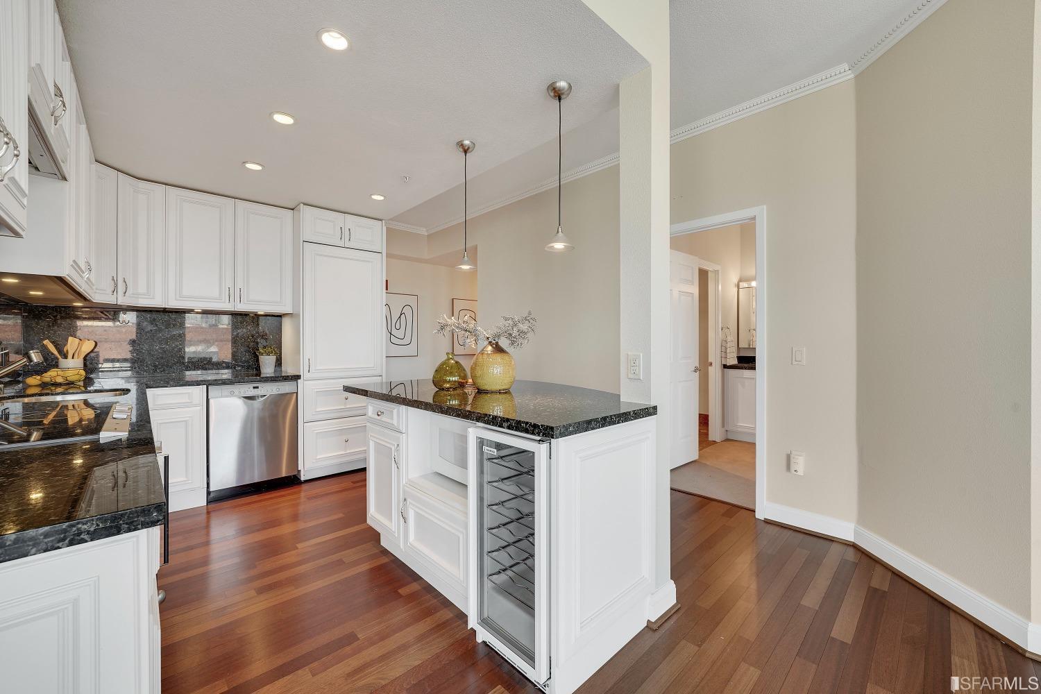 88 King Street Unit: 713