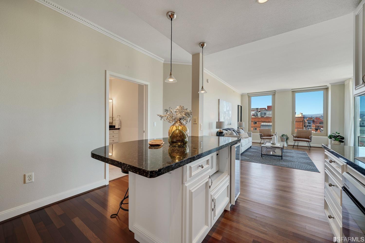 88 King Street Unit: 713