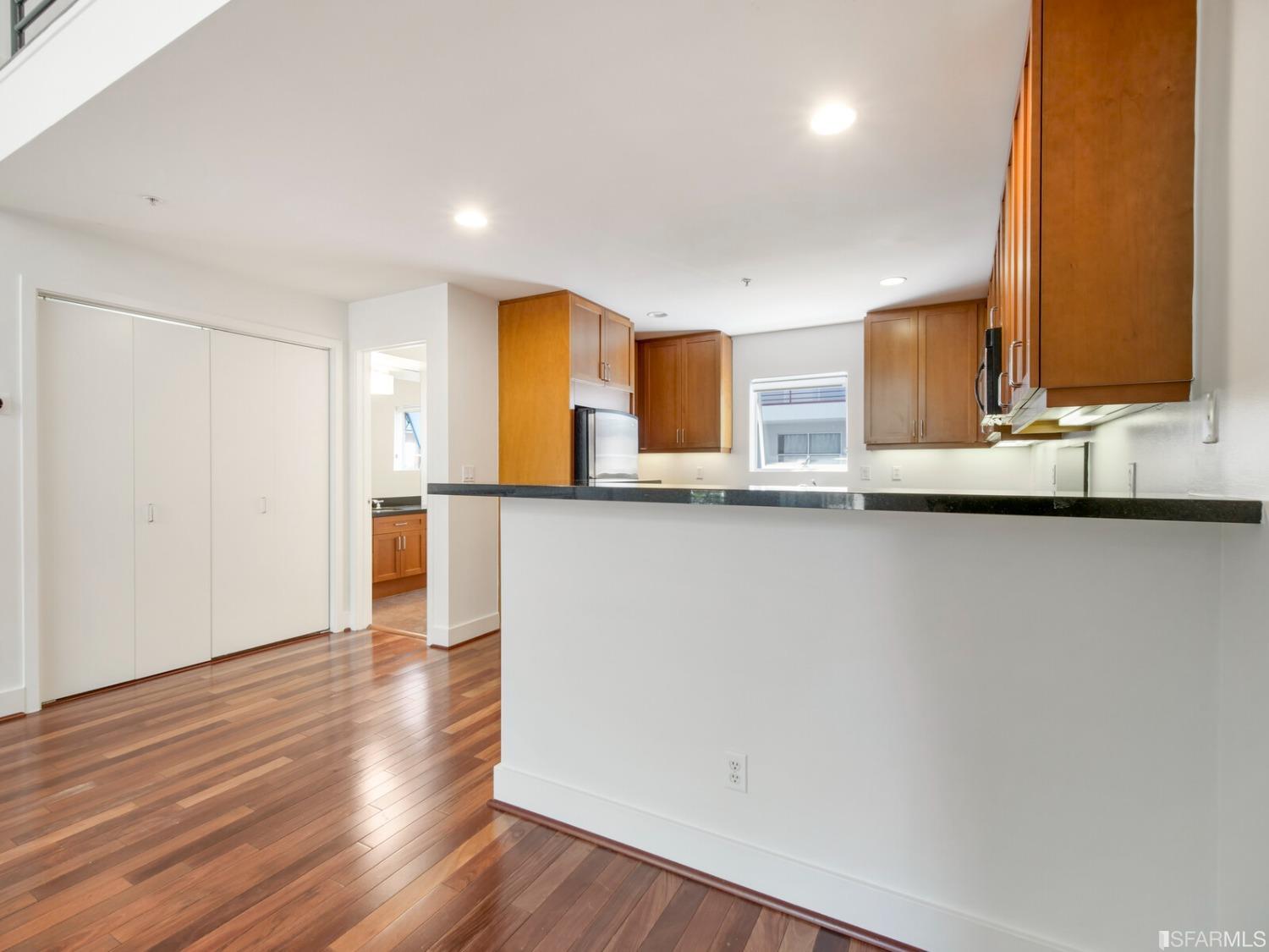 350 Alabama Street Unit: 10