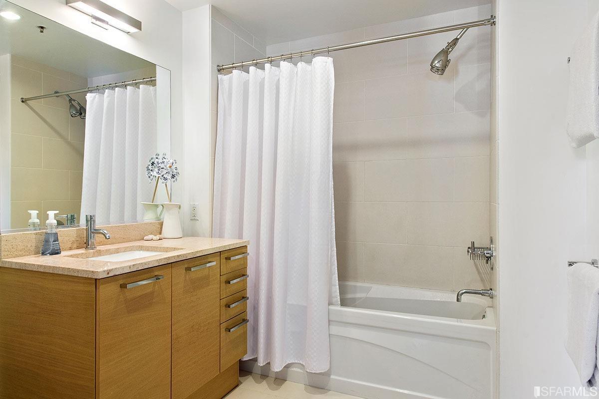 1 Hawthorne Street Unit: 7A