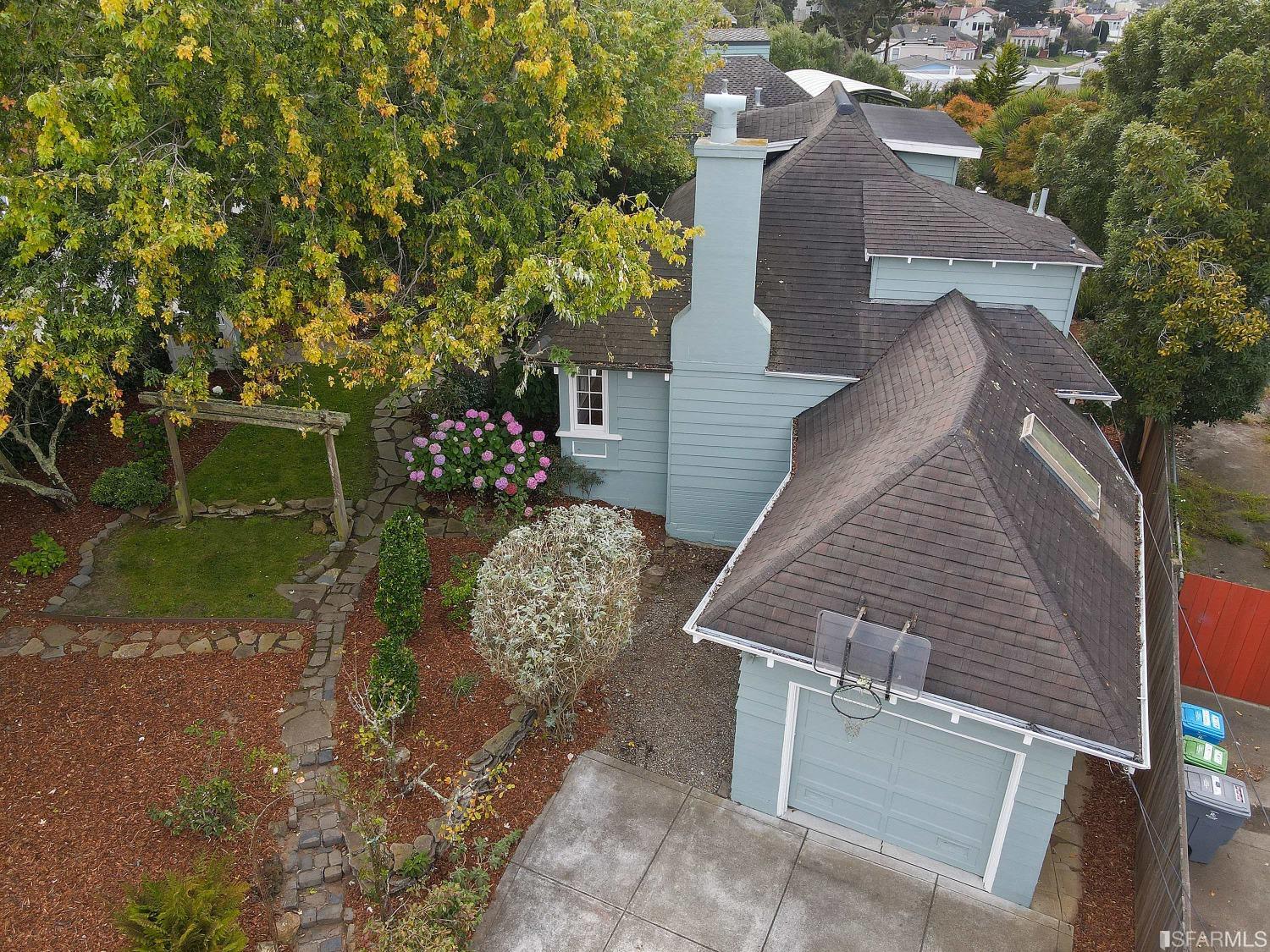 895 Head Street