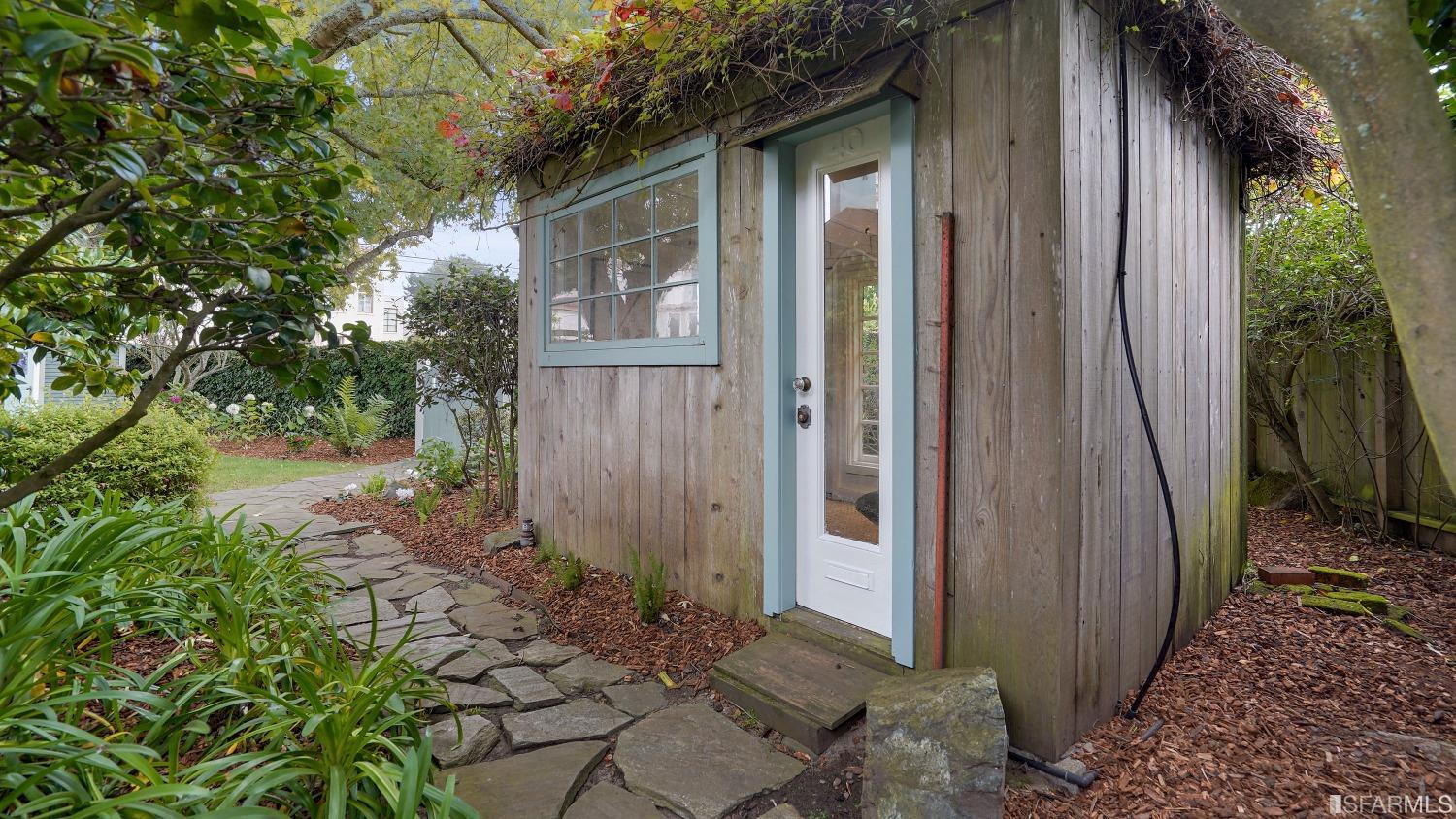 895 Head Street