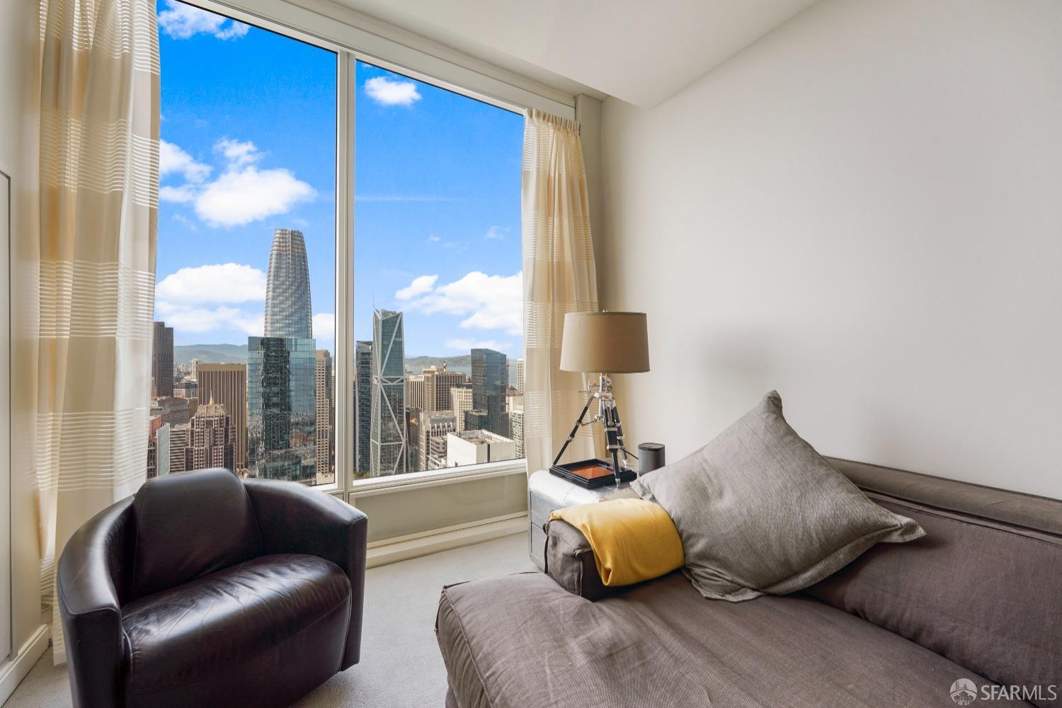 425 1st Street Unit: 5303
