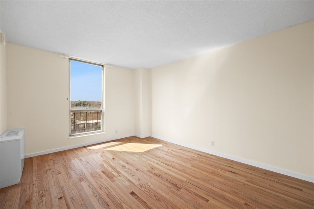 77 Pond Ave # 1402