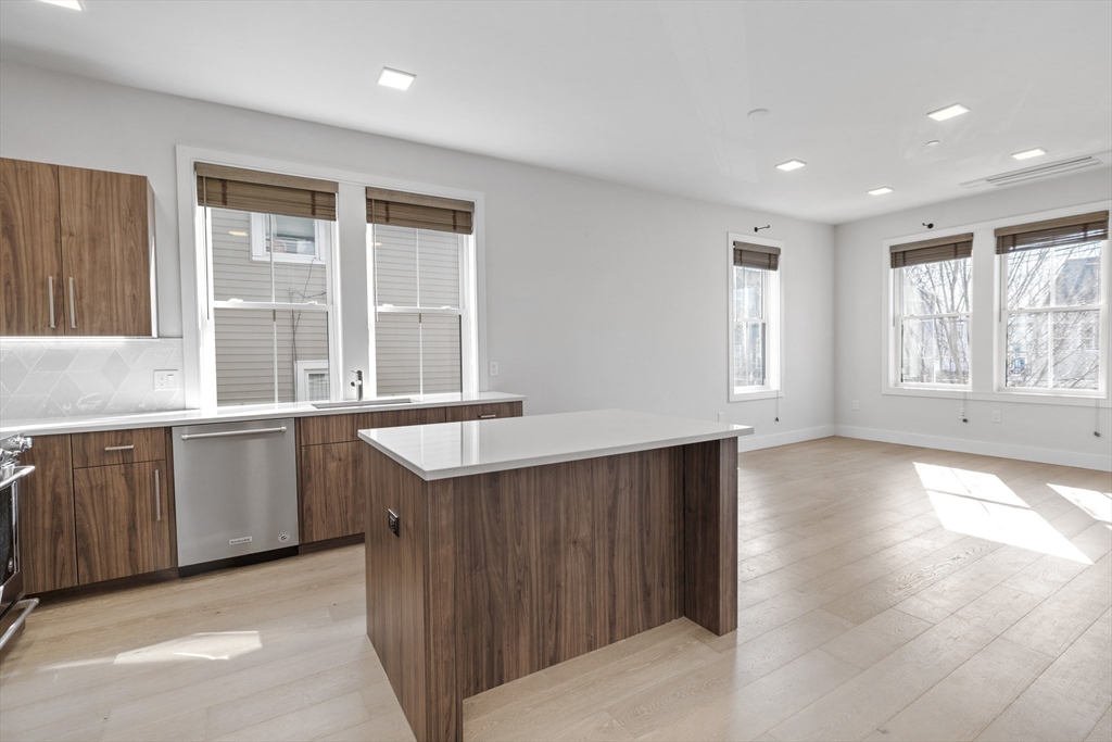 24 Rush Street # G