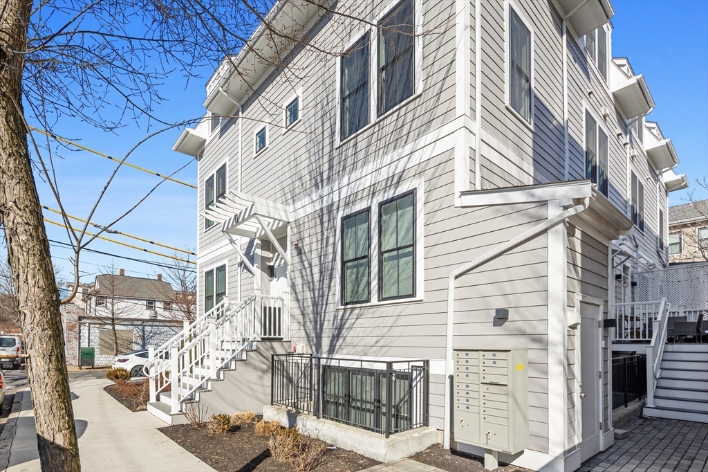 24 Rush Street # G