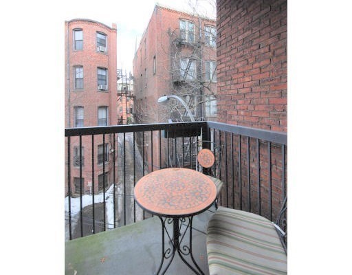 424 Massachusetts Ave # 202