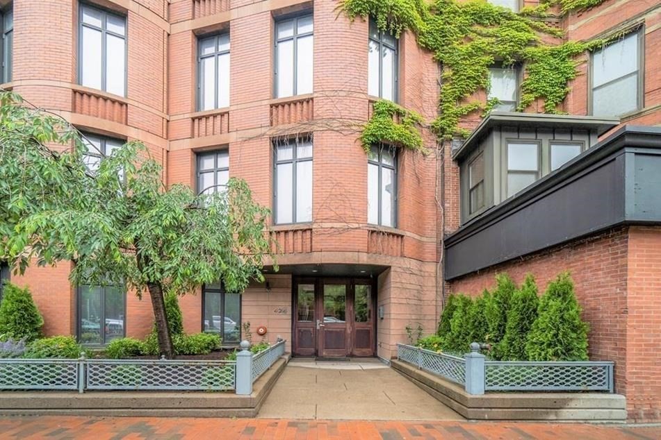 424 Massachusetts Ave # 202