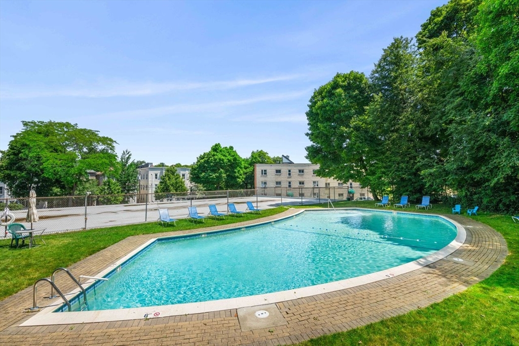 22 Chestnut Place # 609