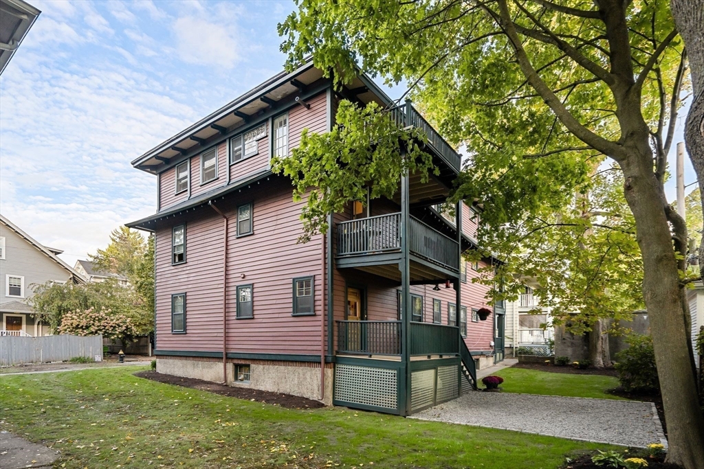 30-32 Goodrich Rd