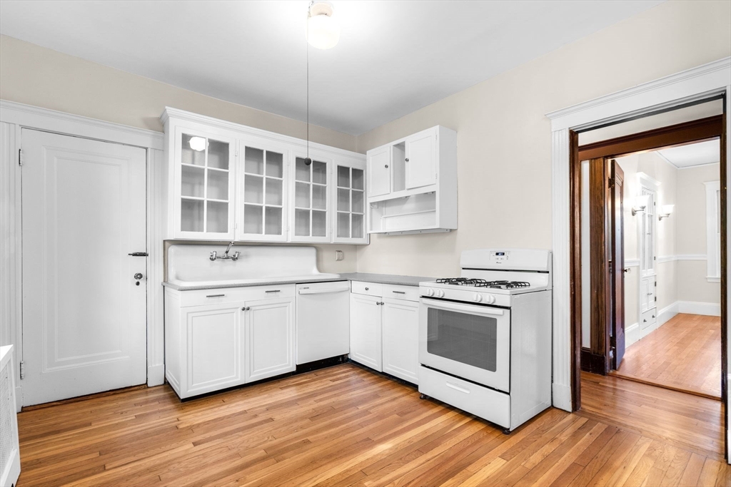30-32 Goodrich Rd