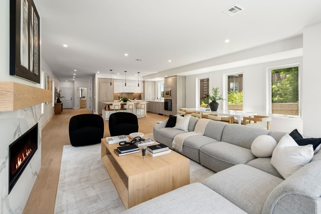 33 Evergreen St # 1