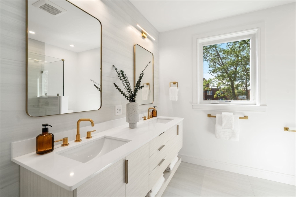 33 Evergreen St # 1