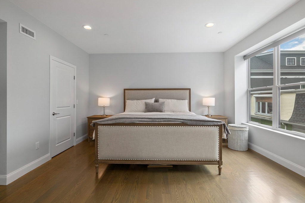 260 Gold Street # 201