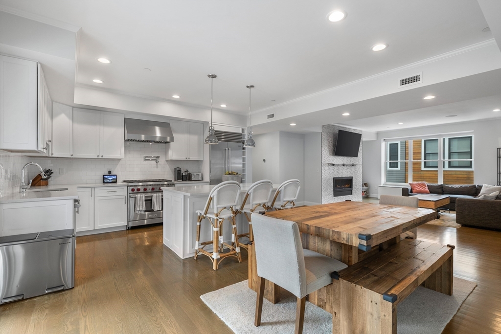 260 Gold Street # 201