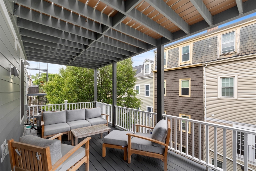 260 Gold Street # 201
