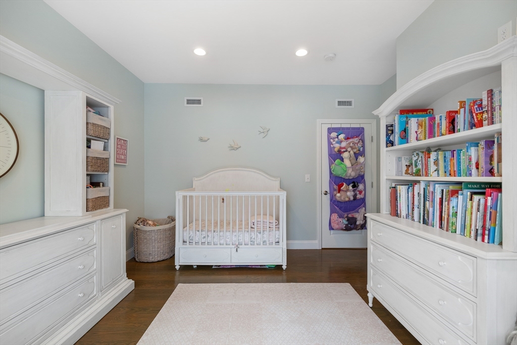 260 Gold Street # 201