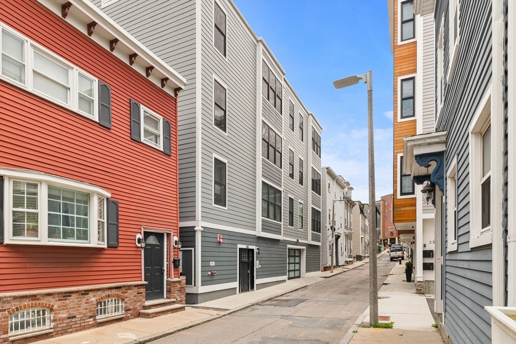 260 Gold Street # 201