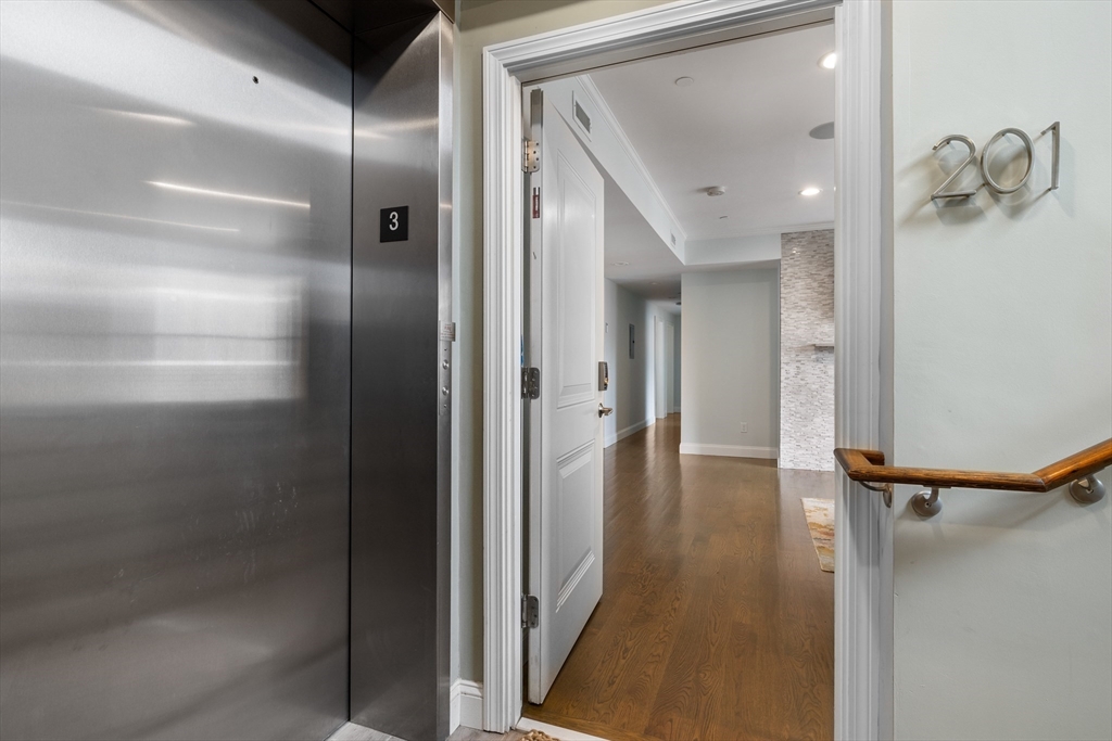 260 Gold Street # 201