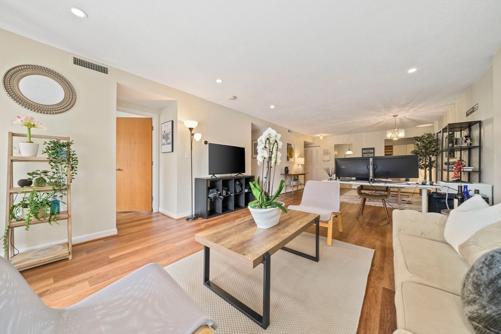 1850 Beacon St # 204
