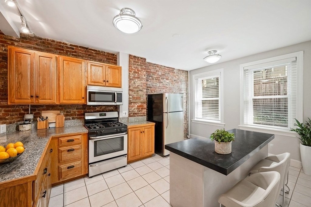638 Washington St # 1