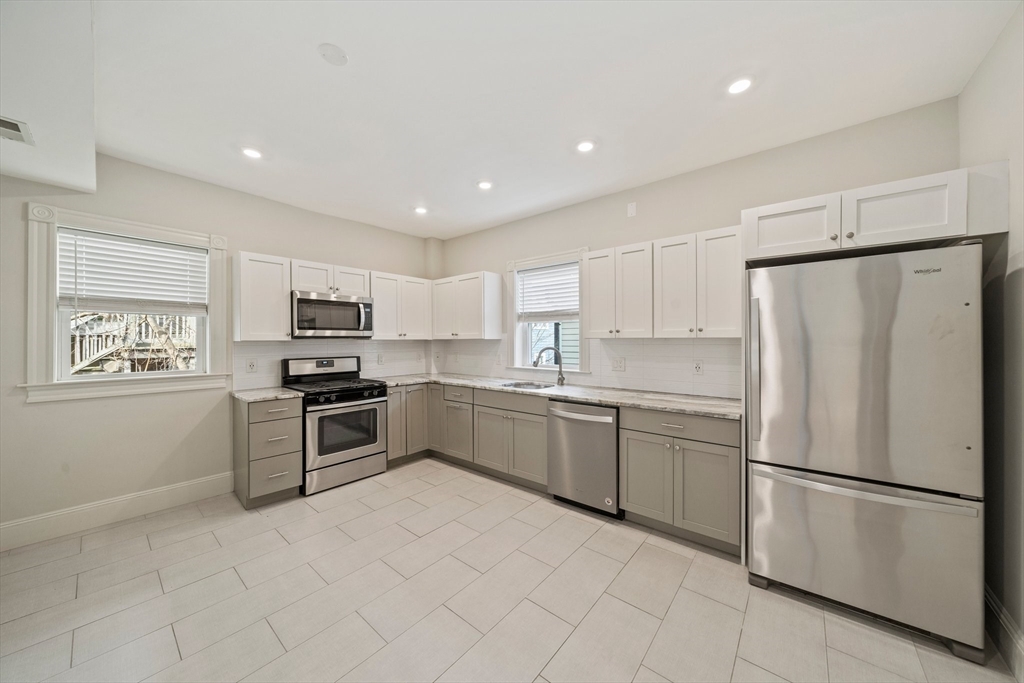 1150 Bennington St # 3