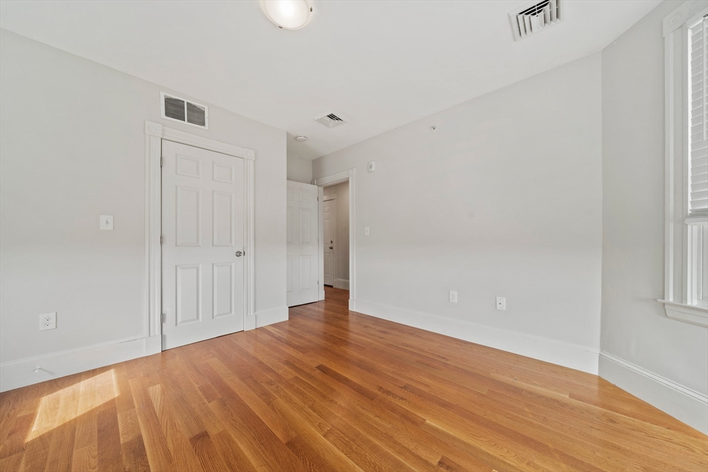 1150 Bennington St # 3