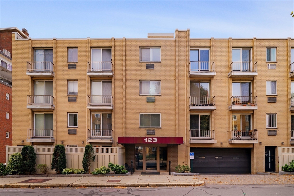123 Sewall Ave Unit: LC