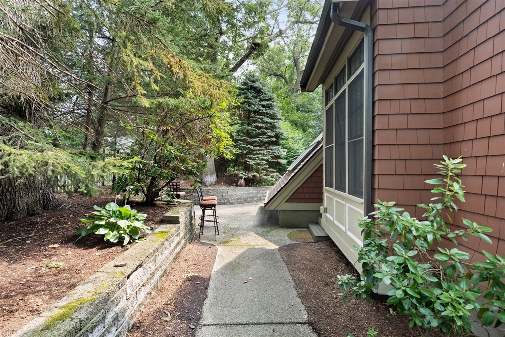 20 Hamlet Street # 1