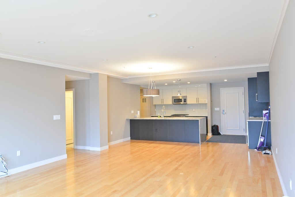 323 Boylston # 201