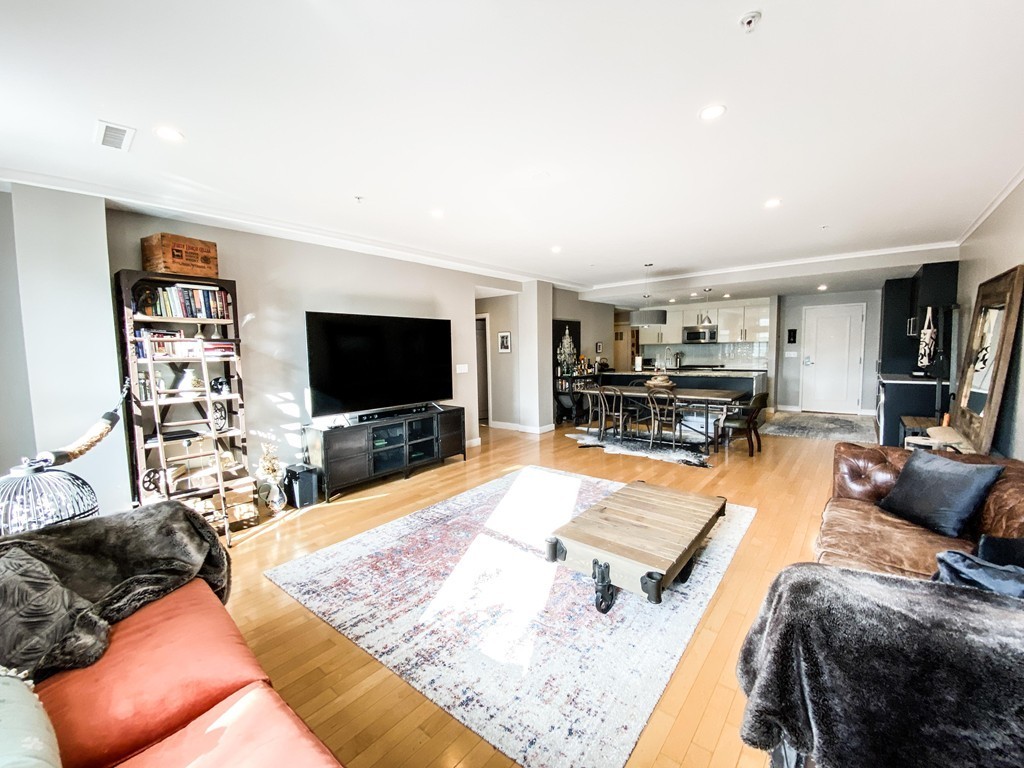 323 Boylston # 201